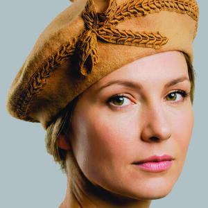 RDB04 - The Sandstone Leaf & Bow Beret